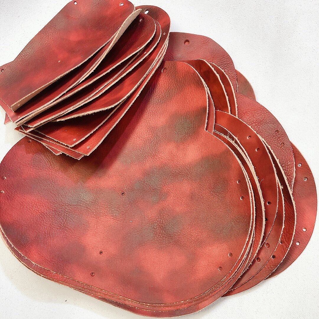 革ハギレ グローブレザー 天然牛革 30枚 ブラック系 www