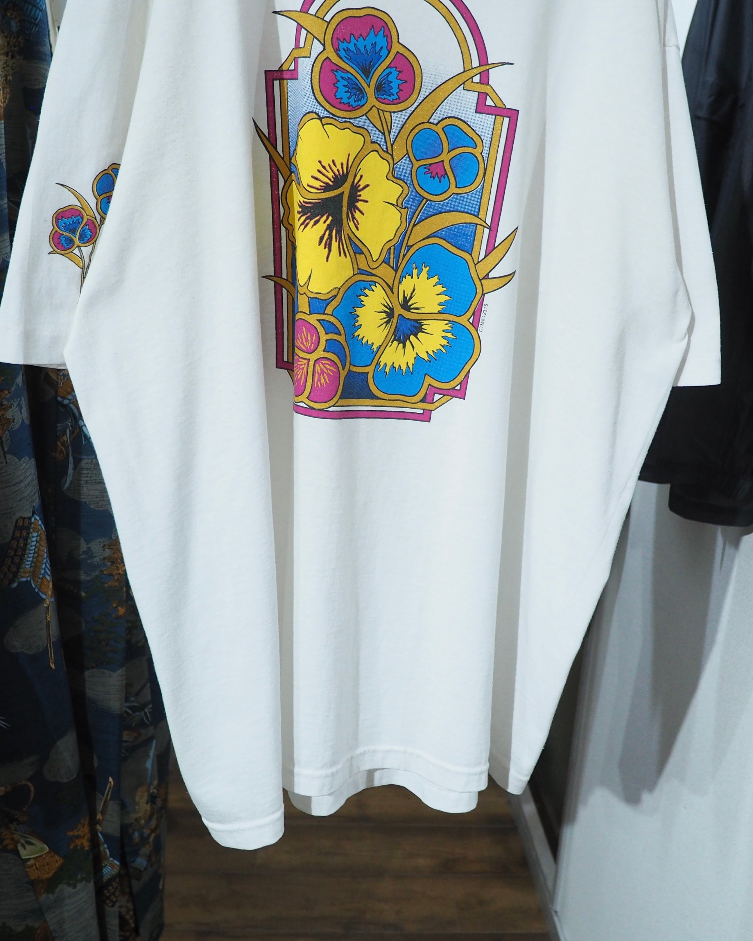 1990s ” 珍品 - Made in USA ” Beautiful Flower Double sided Printed vintage SS Tee