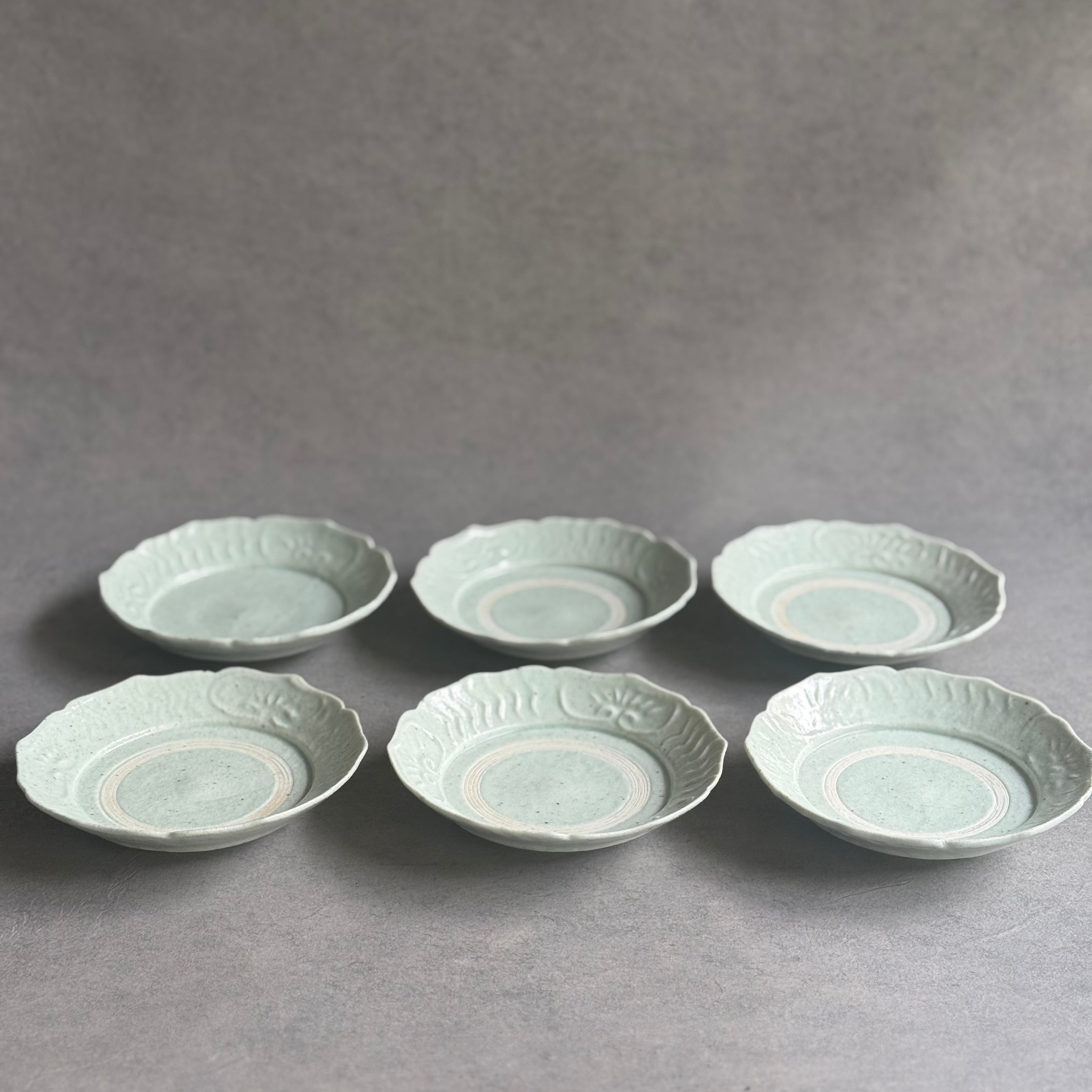 昭和初期　レトロ段通　⑧ 吉田崇昭 白磁陽刻平小鉢 | gallery 一白