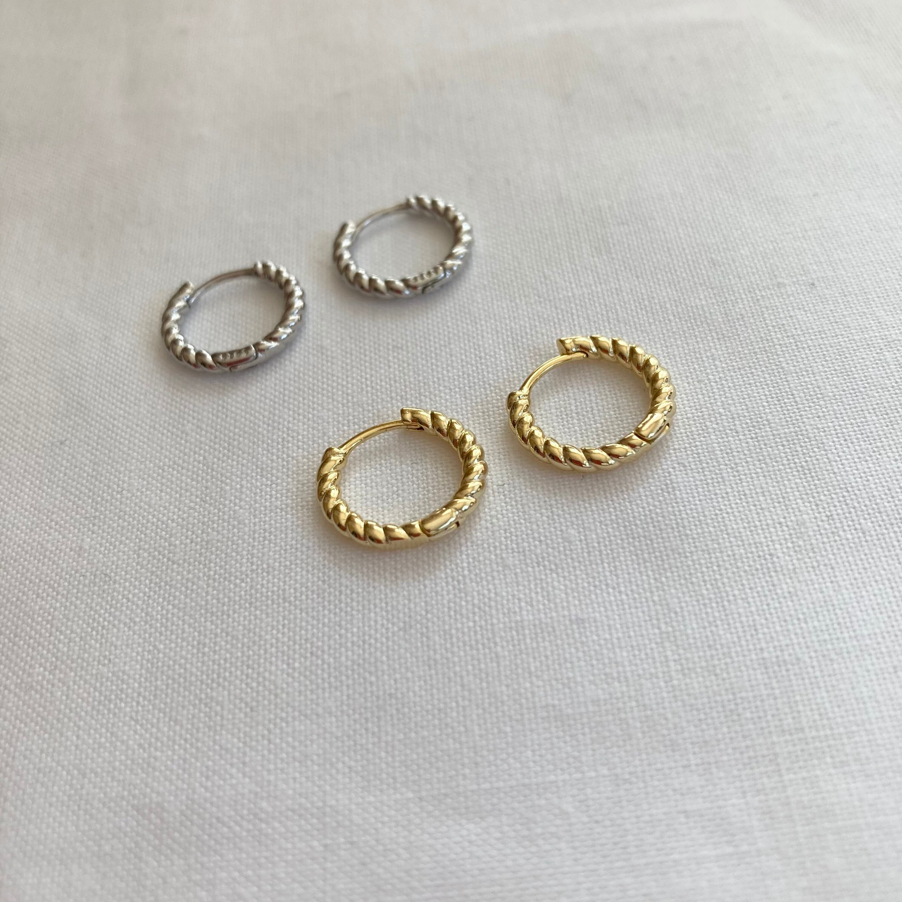 ツイストフープピアス