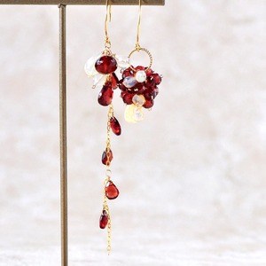 「深い秋の実り」― レッドガーネット×プレシャスオパール アシンメトリーピアス ―