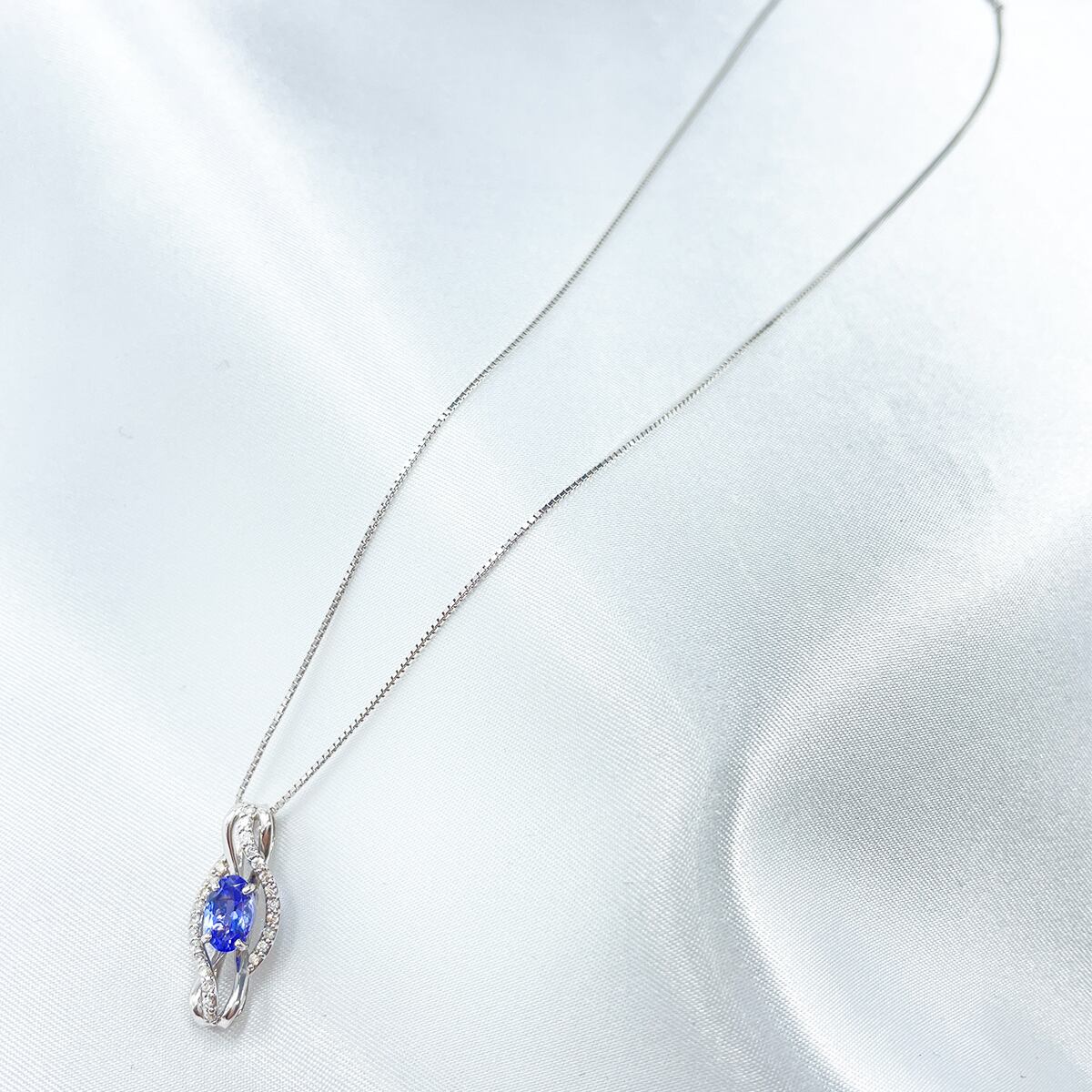 K18WG 天然タンザナイト 0.80ct ダイヤ 0.18ct ネックレス K18WG 天然タンザナイト 0.80ct ダイヤ 0.18ct ネックレス