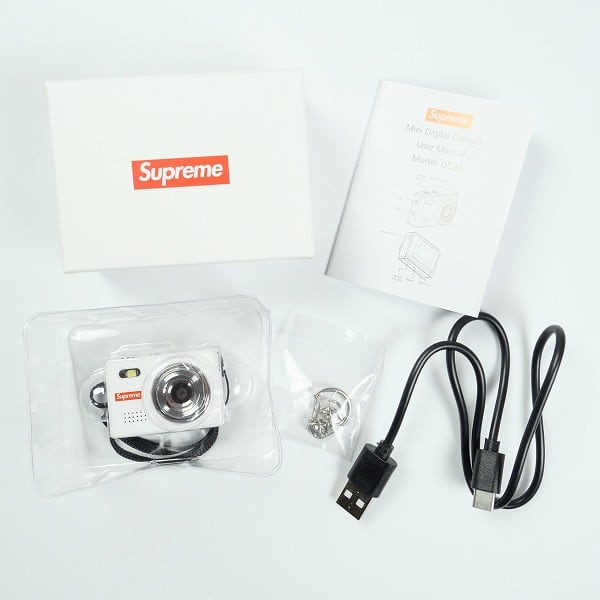 Supreme デジタルカメラキーホルダー ホワイト Supreme Digital Camera Keychain 