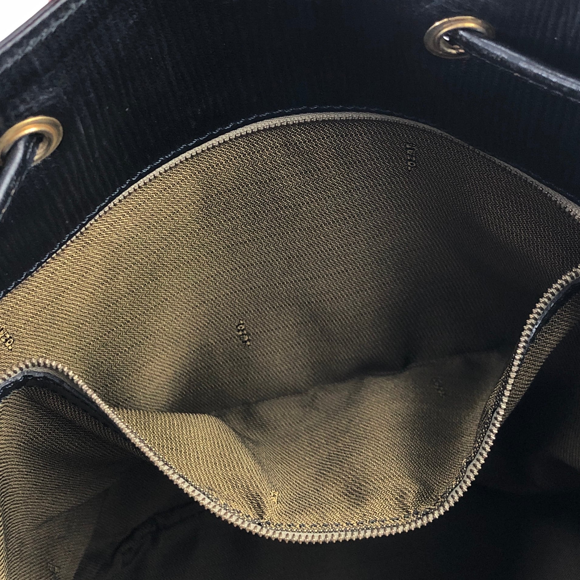FENDI フェンディ FF型押し エンボス 巾着 ドローストリング