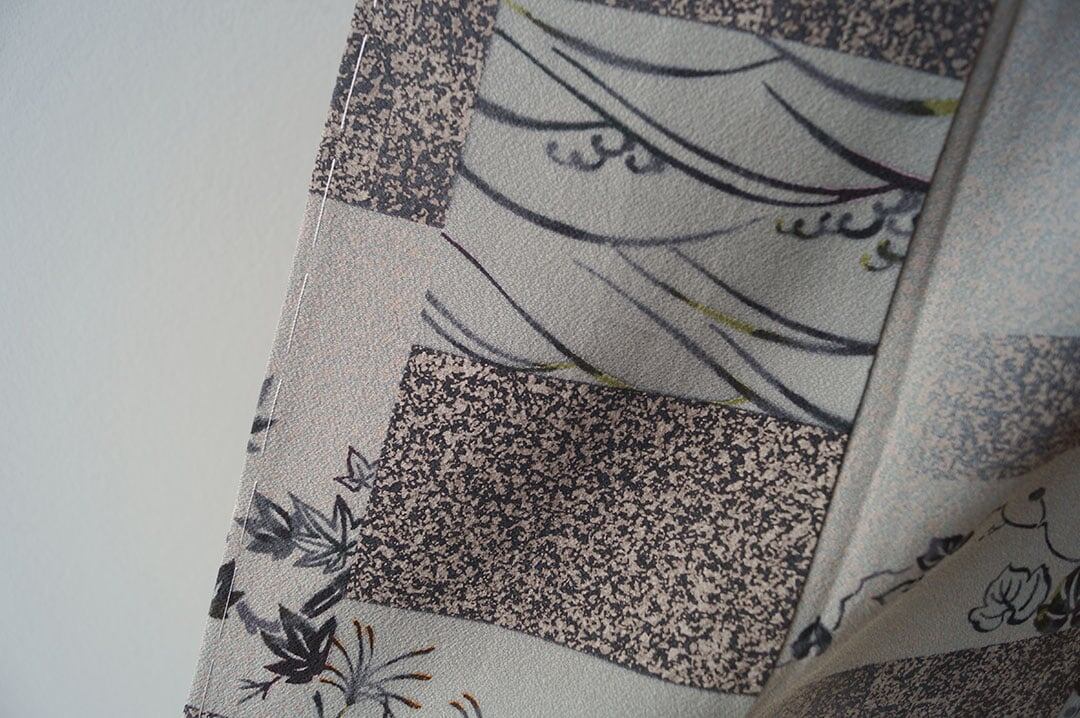 【袷】灰色系 変わり市松に四季草花文 小紋