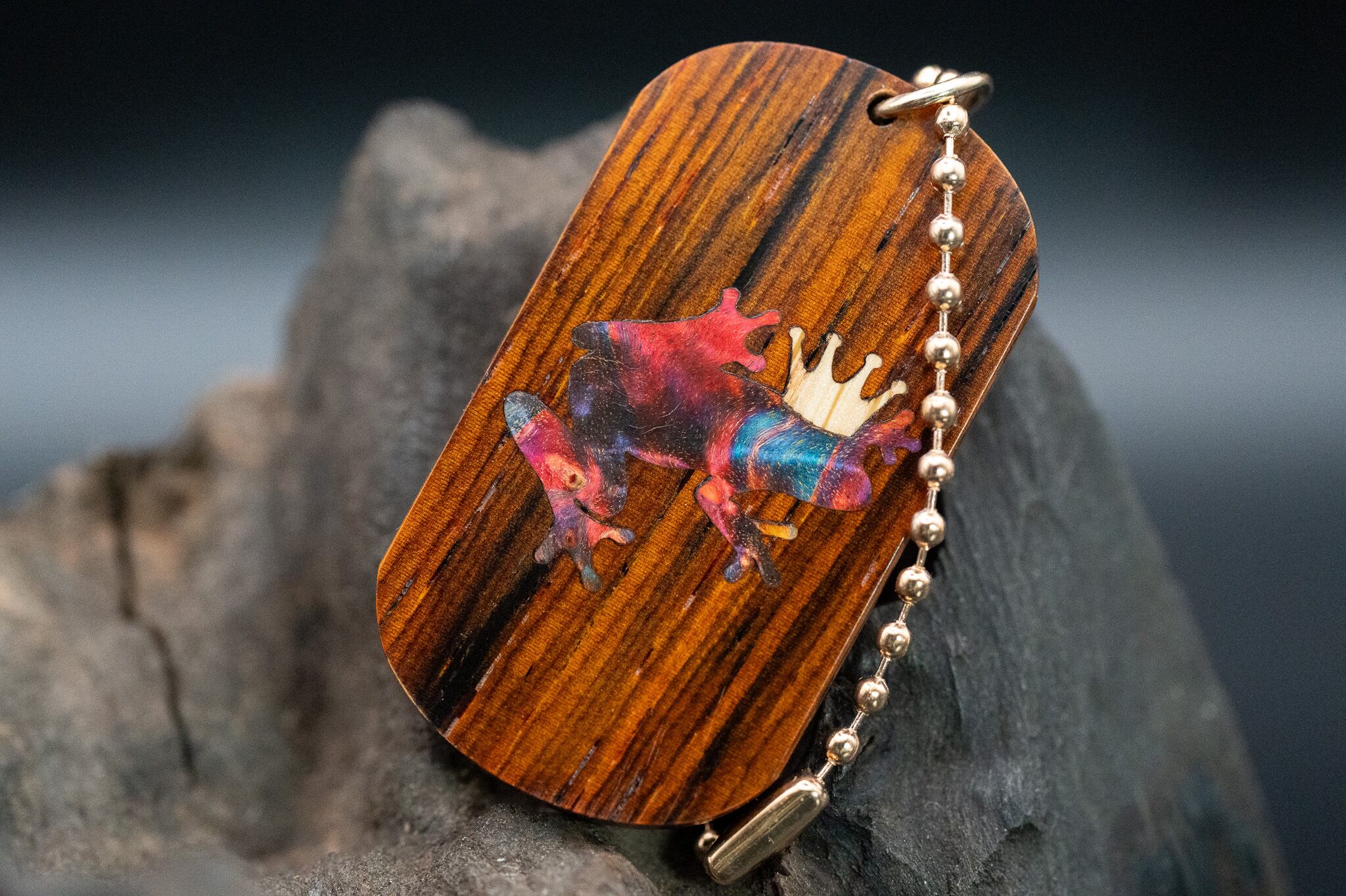 【 エスニックなローズウッド 】 ココボロ ドッグタグ 象嵌 カエルの王様