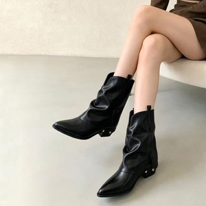 エンジニアブーツ レディース 秋冬 韓国 ウエスタン ショート ブーツ くしゅくしゅ ドレープ ルーズシルエット ポインテッドトゥ Vカット ベルト スタッズ レザー調 ローヒール 歩きやすい 美脚見え 脚長見え 大人 カジュアル お出かけ [LW-CGS019]