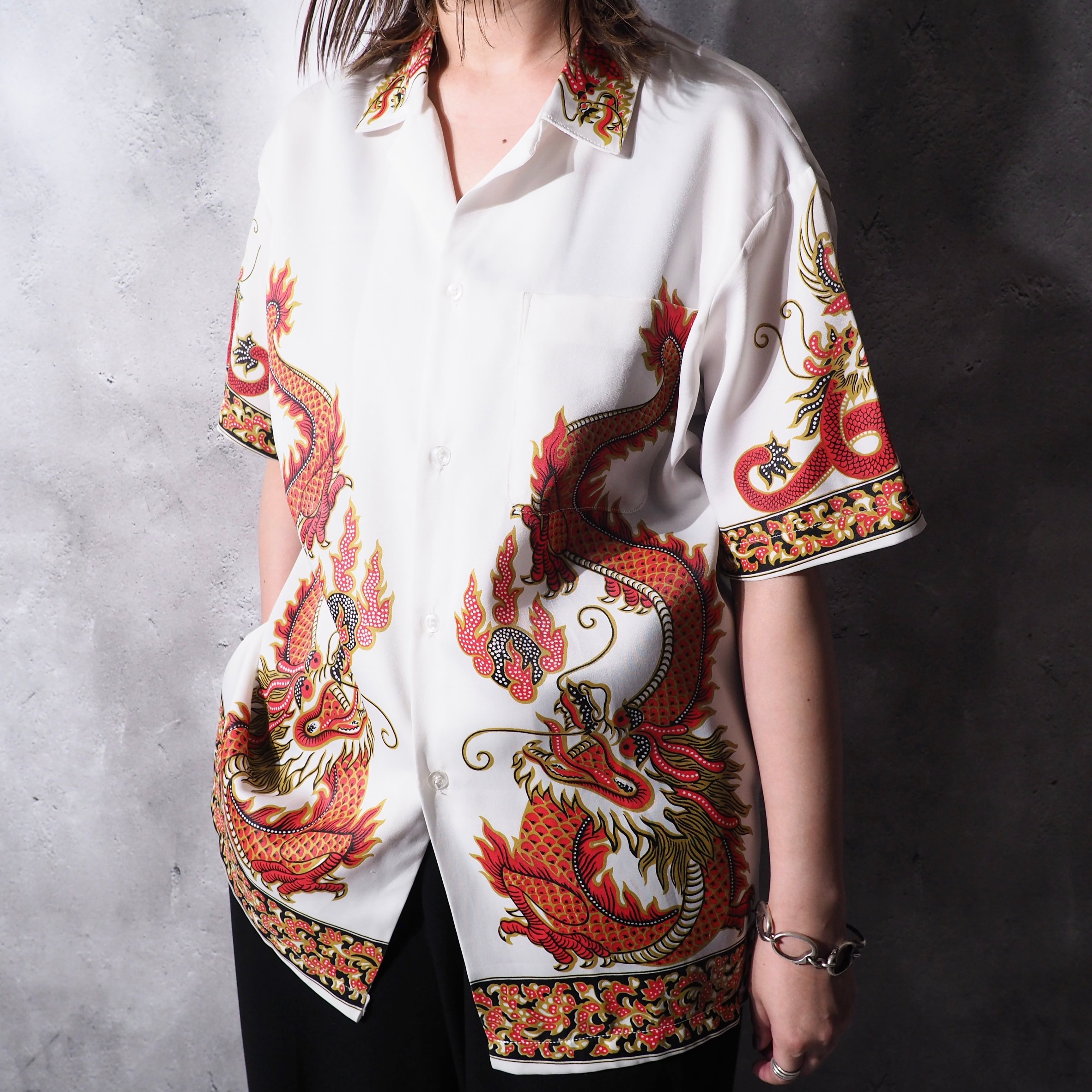” Monas Boutique ” Doragon printed vintage loose Open collar SS shirt