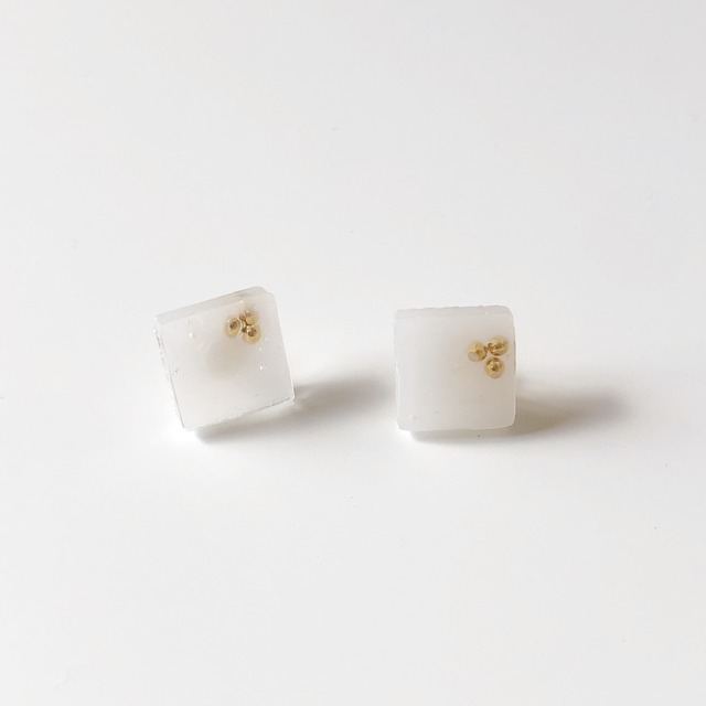 ワンポイント輝く スクエアピアス／イヤリング｜ホワイト｜画像2