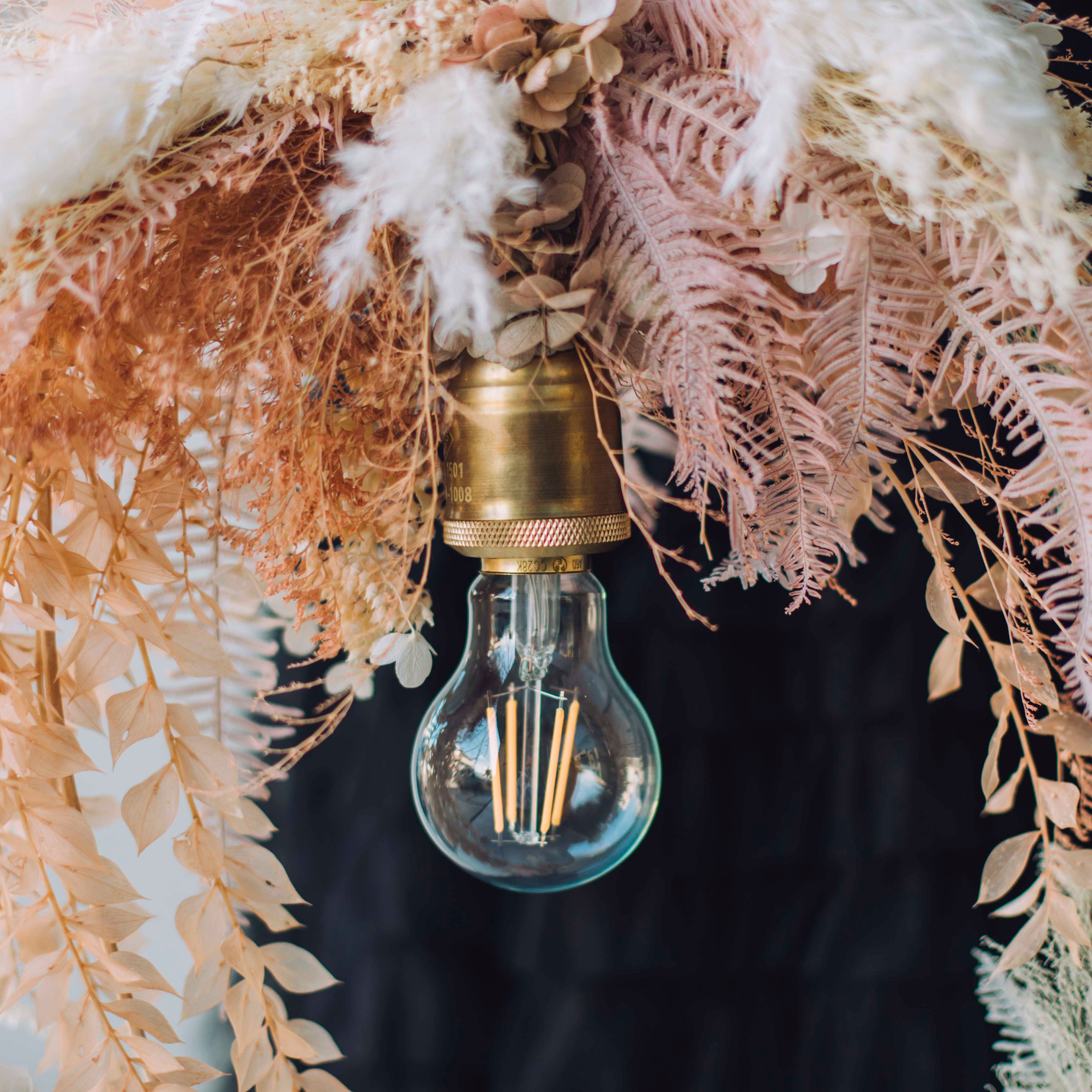 リース縦型1灯 / ホワイト＆ピンク / 品番 s6_39 / 照明・ドライ