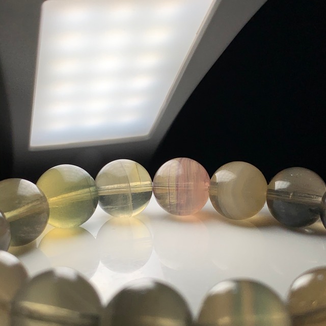 b186 変わった色合い☆フローライトブレスレット