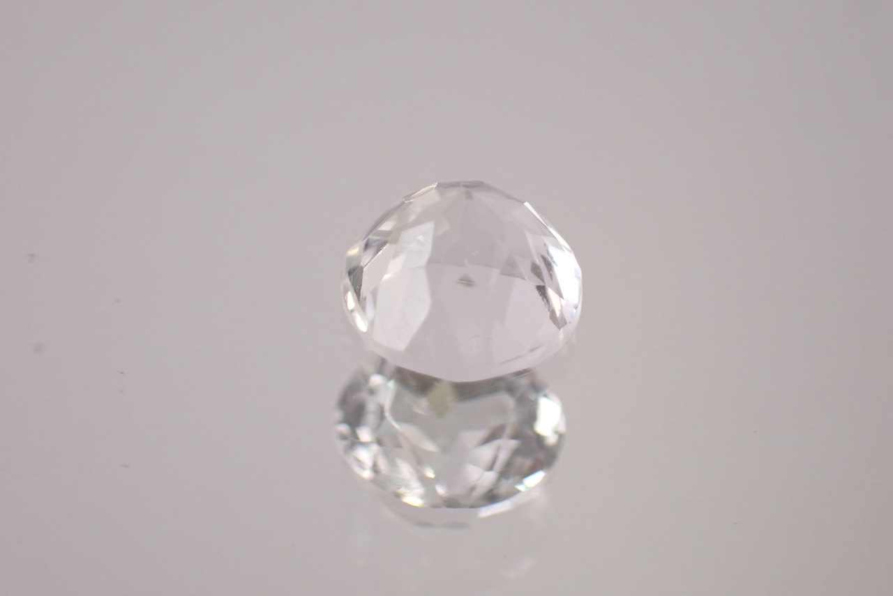 ホワイトトパーズ(簡易ソーティング付)　0.878ct　[D9-135]