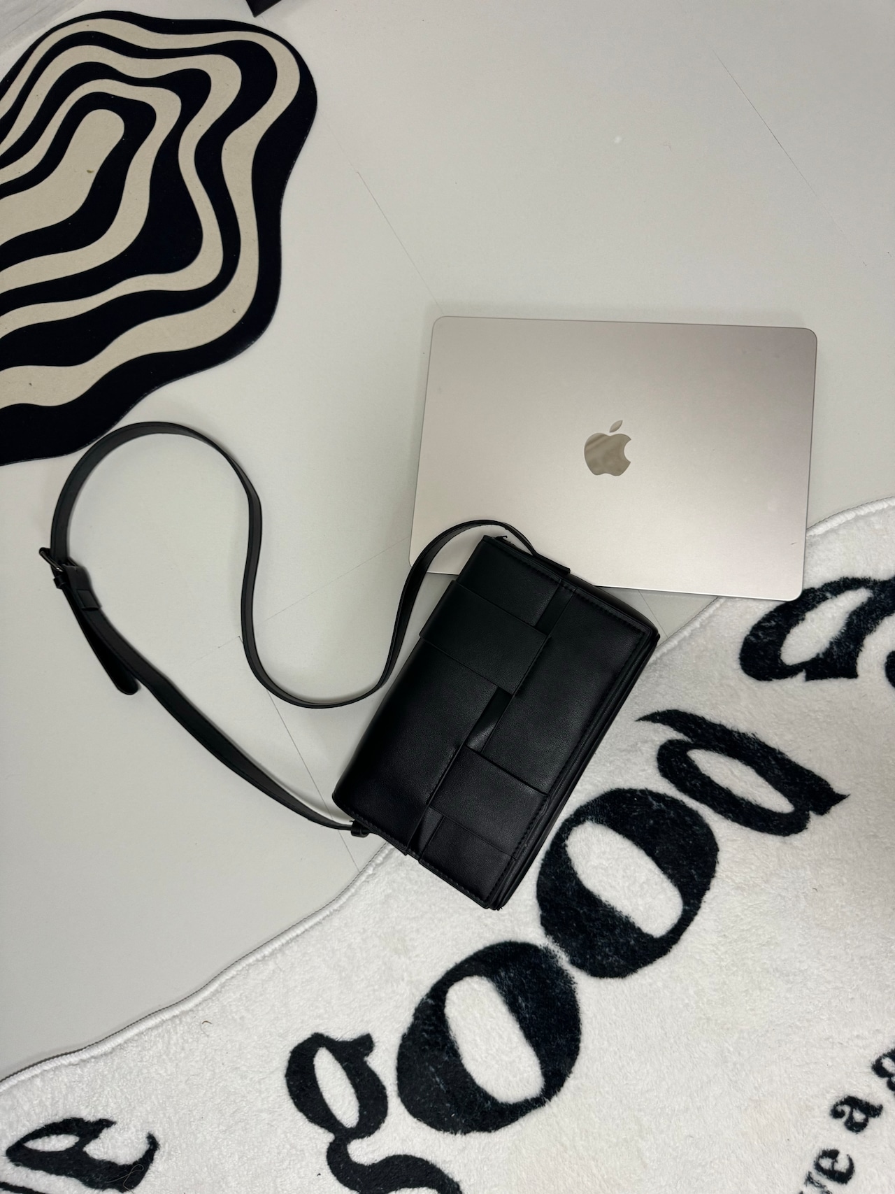 Intreccio Line Luxe Shoulder Bag [Black] - 2