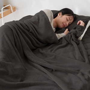 【努力特価】アイリスプラザ 毛布 ミルキータッチ毛布 うっとりとろけるようなタッチ感 洗濯機OK 保温性を実現 ぬくもりキープ 特殊繊維糸と丁寧な加工方法 ダブル チャコール