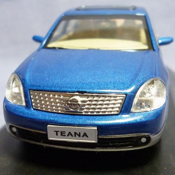 1/18　日産　ティアナ　中国仕様車　左ハンドル 1/18 日産 ティアナ 中国仕様車 左ハンドル 【ティアナ新旧】V6から直4に