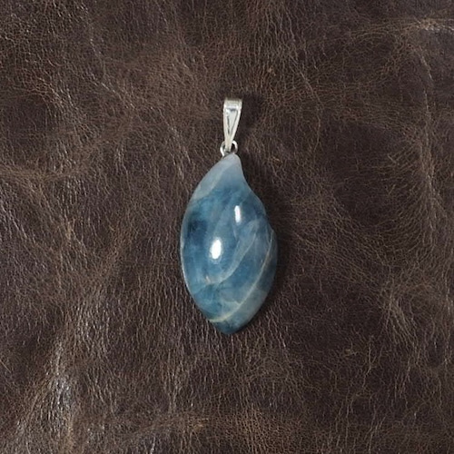 糸魚川翡翠 コン沢 青翡翠 しずくペンダントトップ 5.3g  Bluer Jadeite Drop pendant top