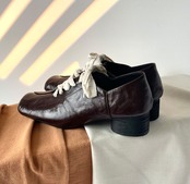 ソフトラム革スクエアトゥ太ヒールパンプス