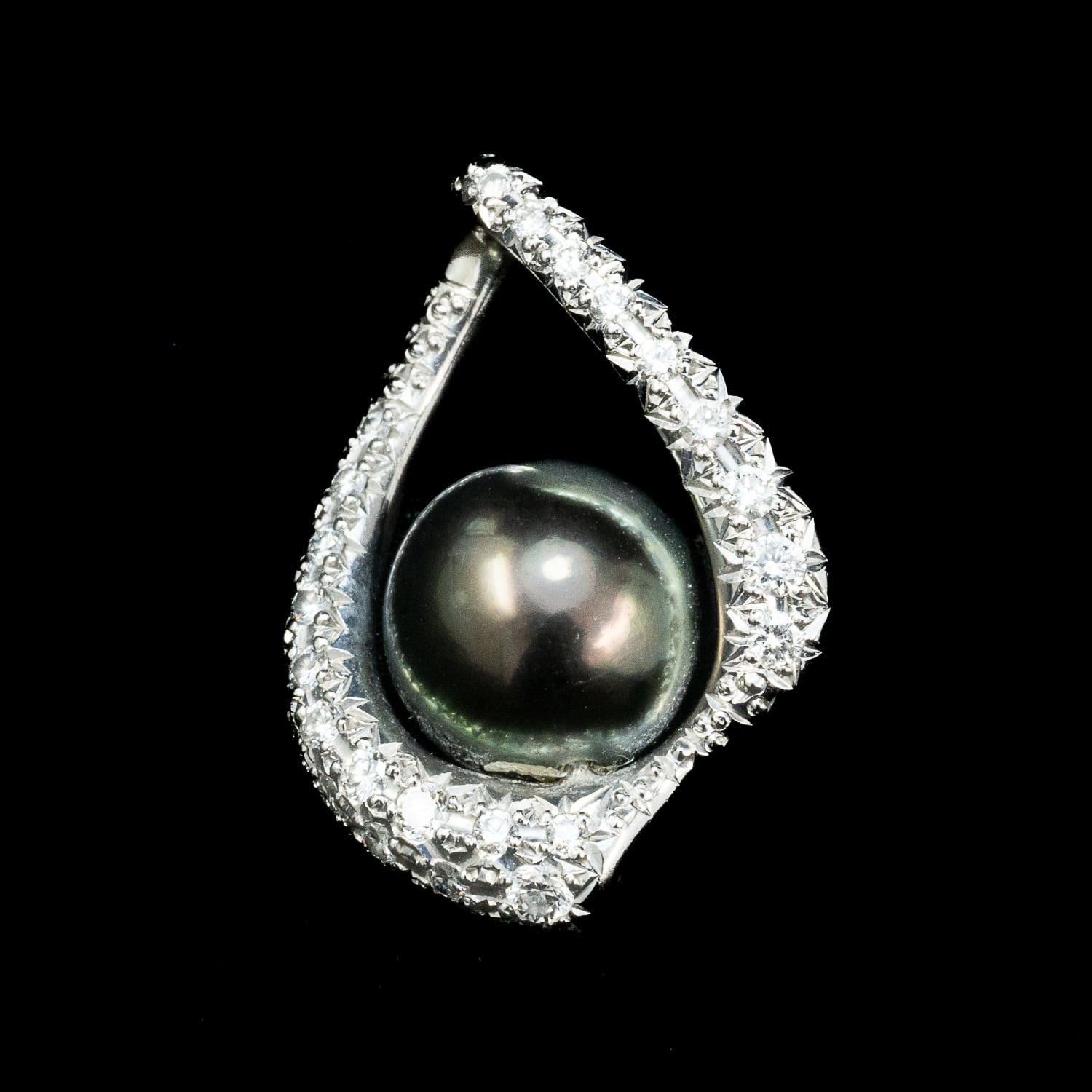 K18WG 黒蝶真珠 ピーコックカラー ダイヤモンド 0.25ct 4.0g 9.0mm珠 MOP00274