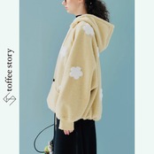【2color】モコモコフラワーが咲く、ポップなリラックスフーディ 《i0522》