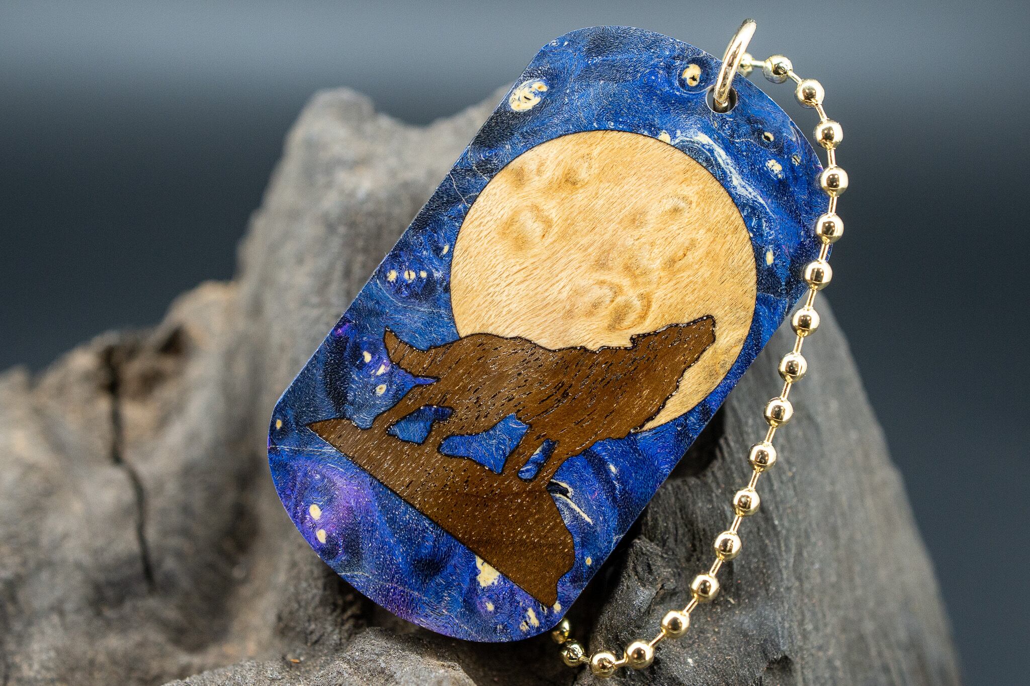 【カナダの象徴】ハードメープル 瘤杢 スタビライズウッド ドッグタグ 象嵌 月と狼