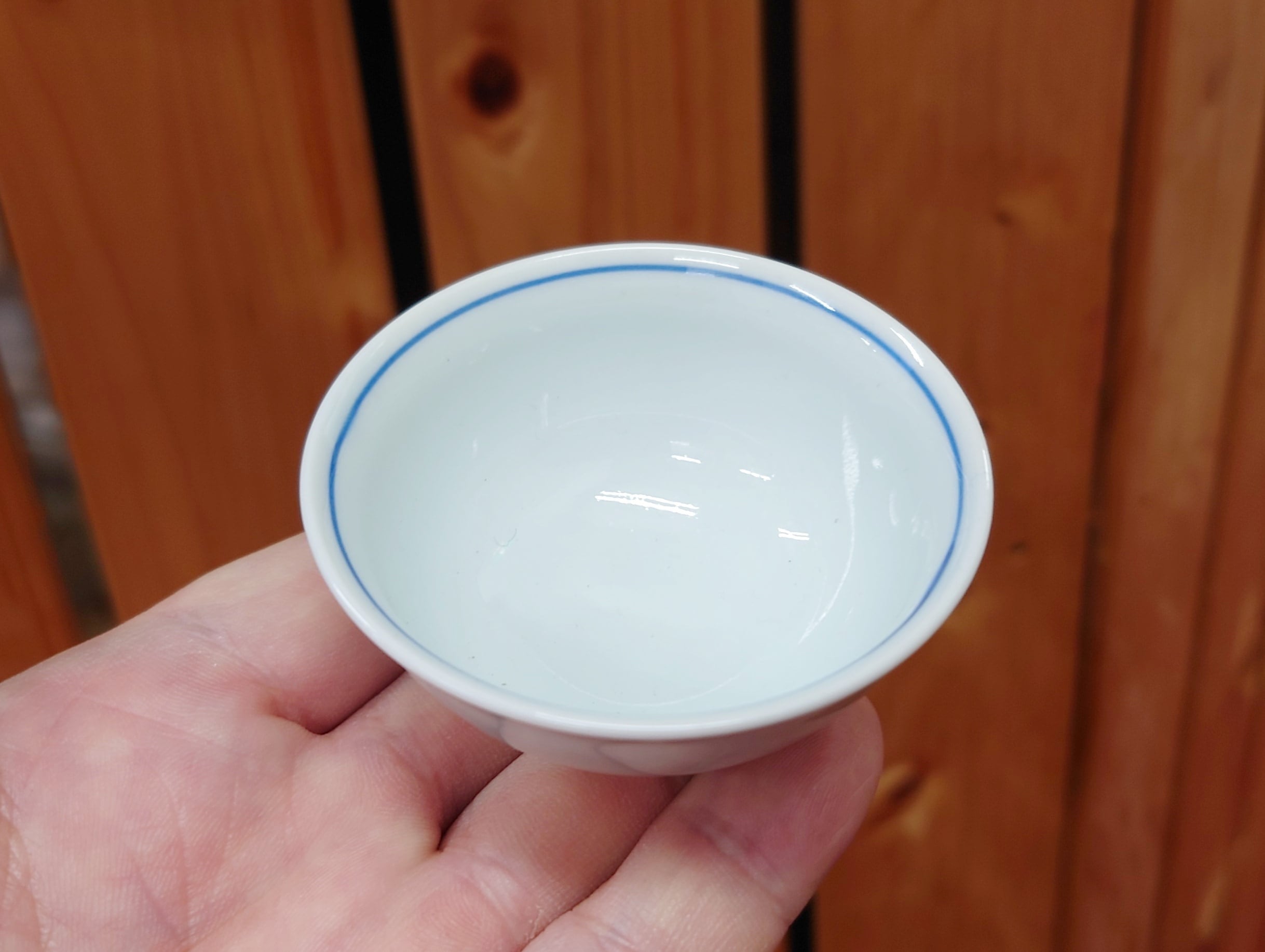 伊万里 草山窯手描き 】手描き2度焼成 平盃 ぐい呑み S-030 白磁器
