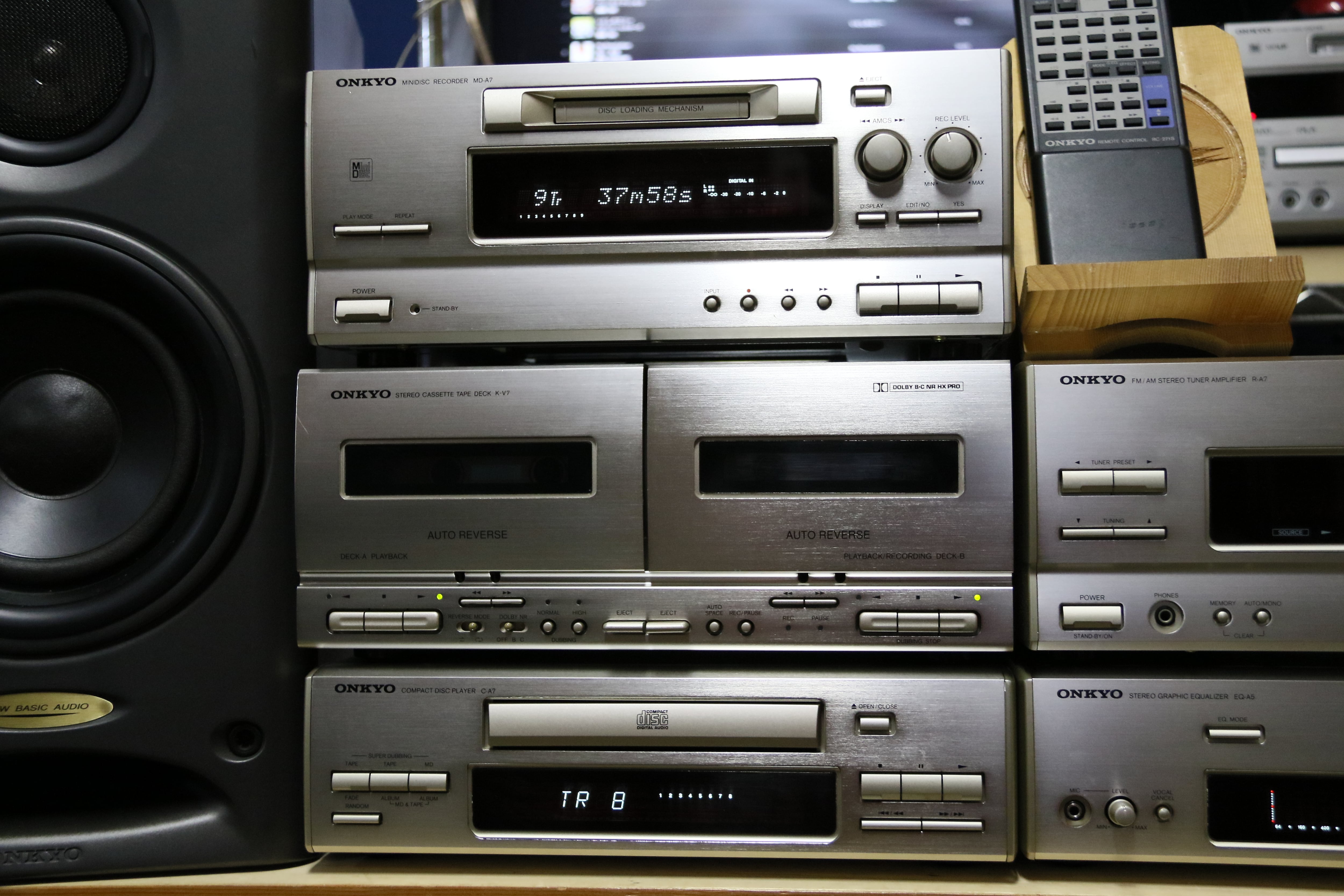 ONKYO ミニコンポ ESSAY E-A7本体セット フルセット！システムコンポ】 ONKYO ESSAY E-A7MD＋ ｶｾｯﾄ/MD/CD/ｱﾝﾌﾟ