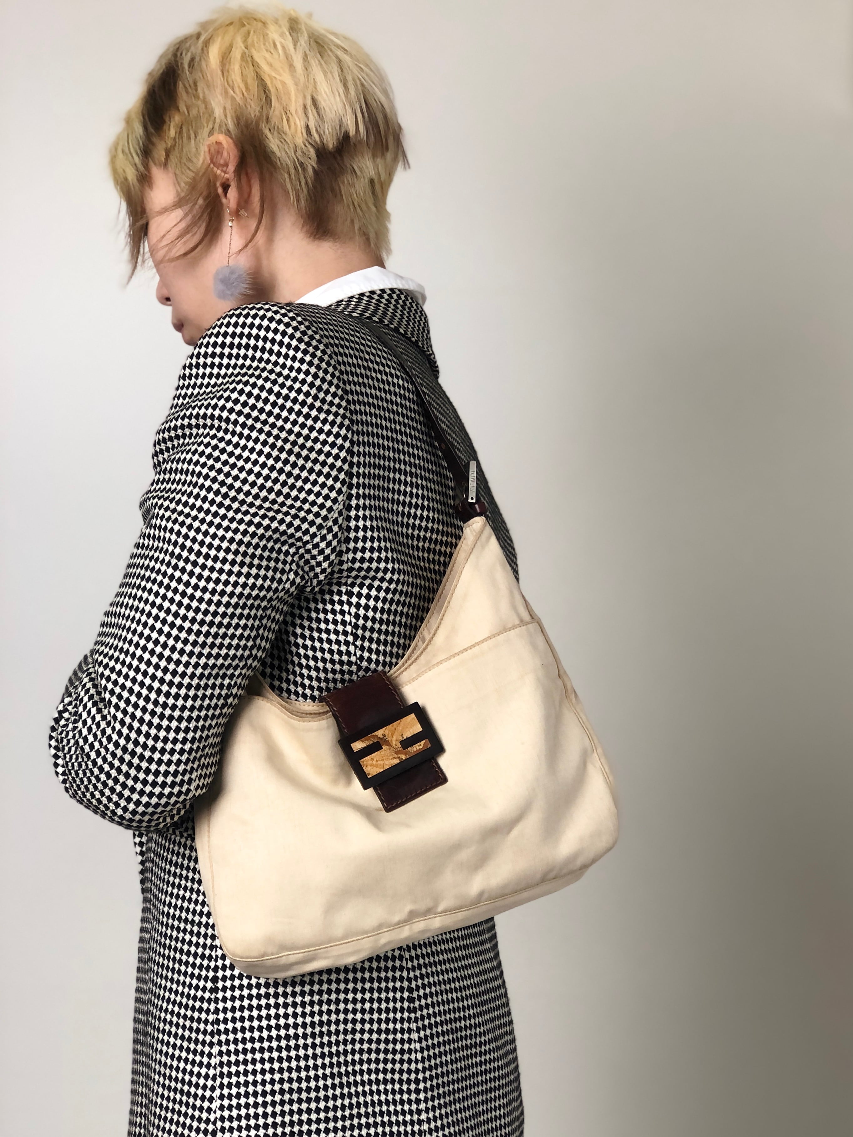 FENDI フェンディ ショルダーバッグ ベージュ FFロゴ キャンバス