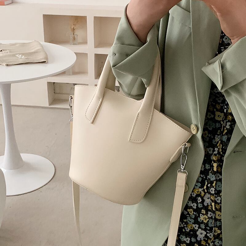 レッド メッセンジャーバッグ 手作りハンドバック63617950709