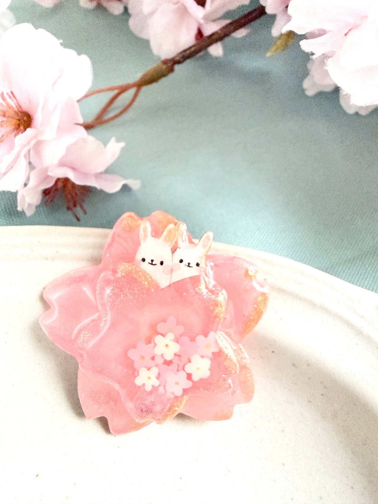 ブローチ『ぴょこぴょこうさぎの笑い声』ストーリーカード付き