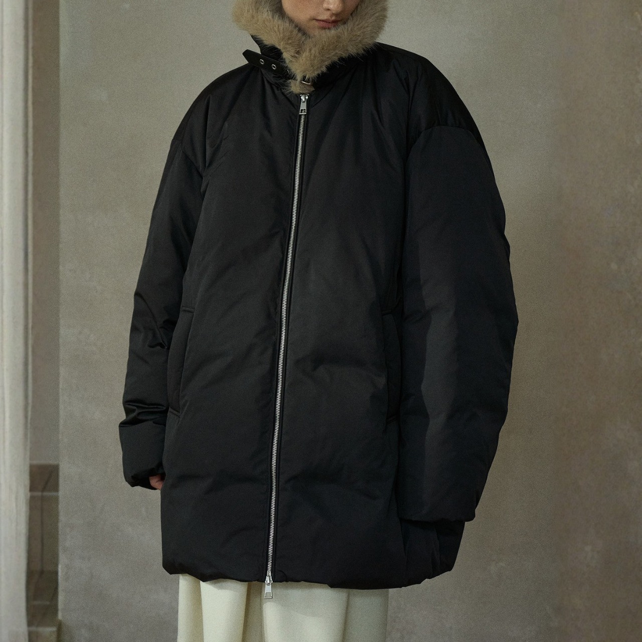 Volume Down Coat with Fur Collar T3984