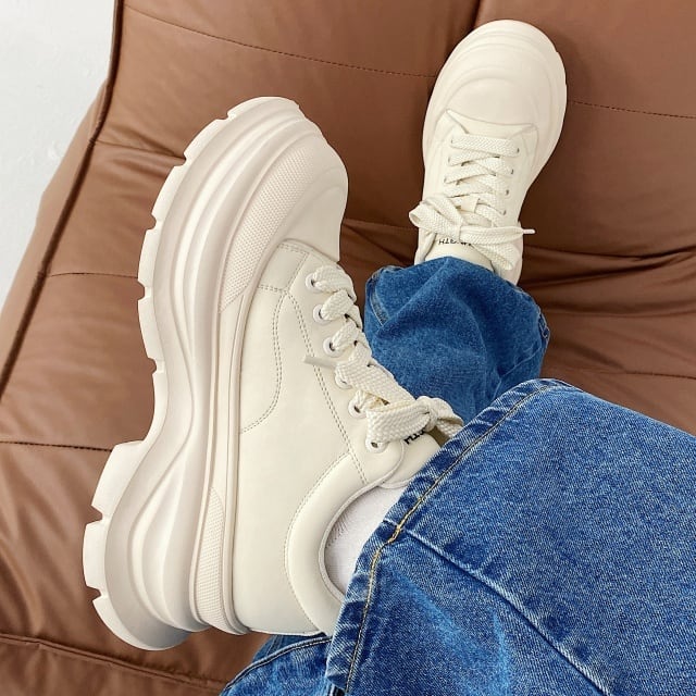 【予約販売】スニーカー シンプル ベーシック メンズ ゴツ底 9cm モノトーン 厚底 靴 ホワイト 白 ブラック 黒 デザイン お洒落 カジュアル ストリート シック 通勤 韓国 24cm/24.5cm/25cm/25.5cm/26cm/26.5cm/27cm