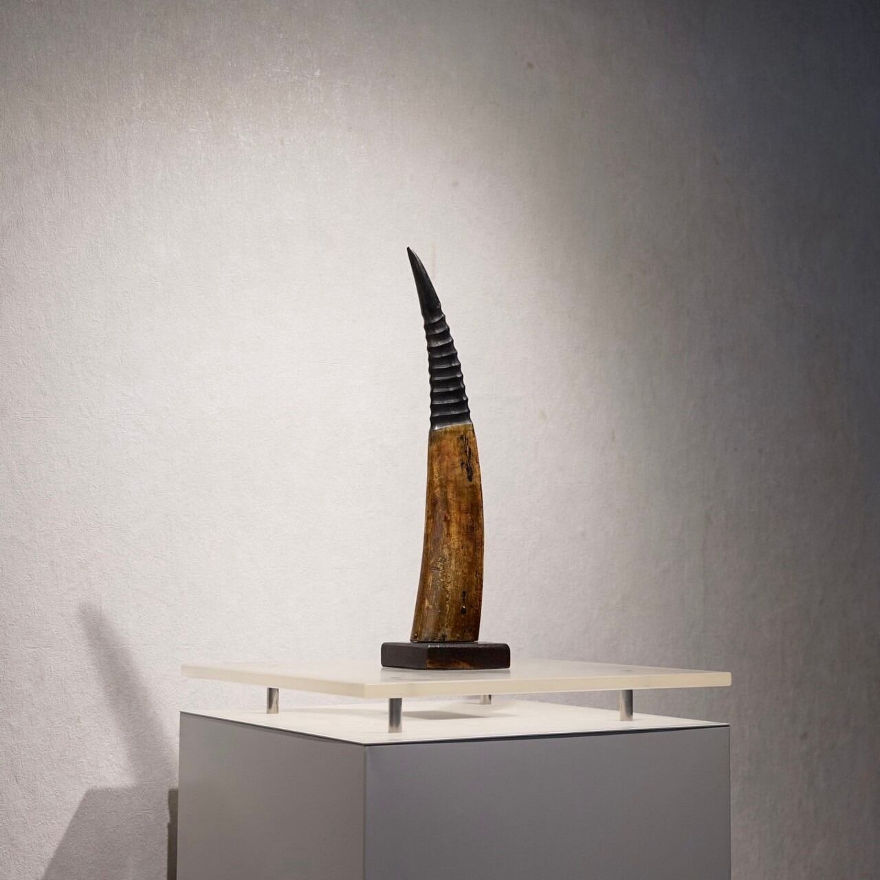 ディーヴィーデザイン 抽象彫刻 オブジェ モダンアート 置物 中古