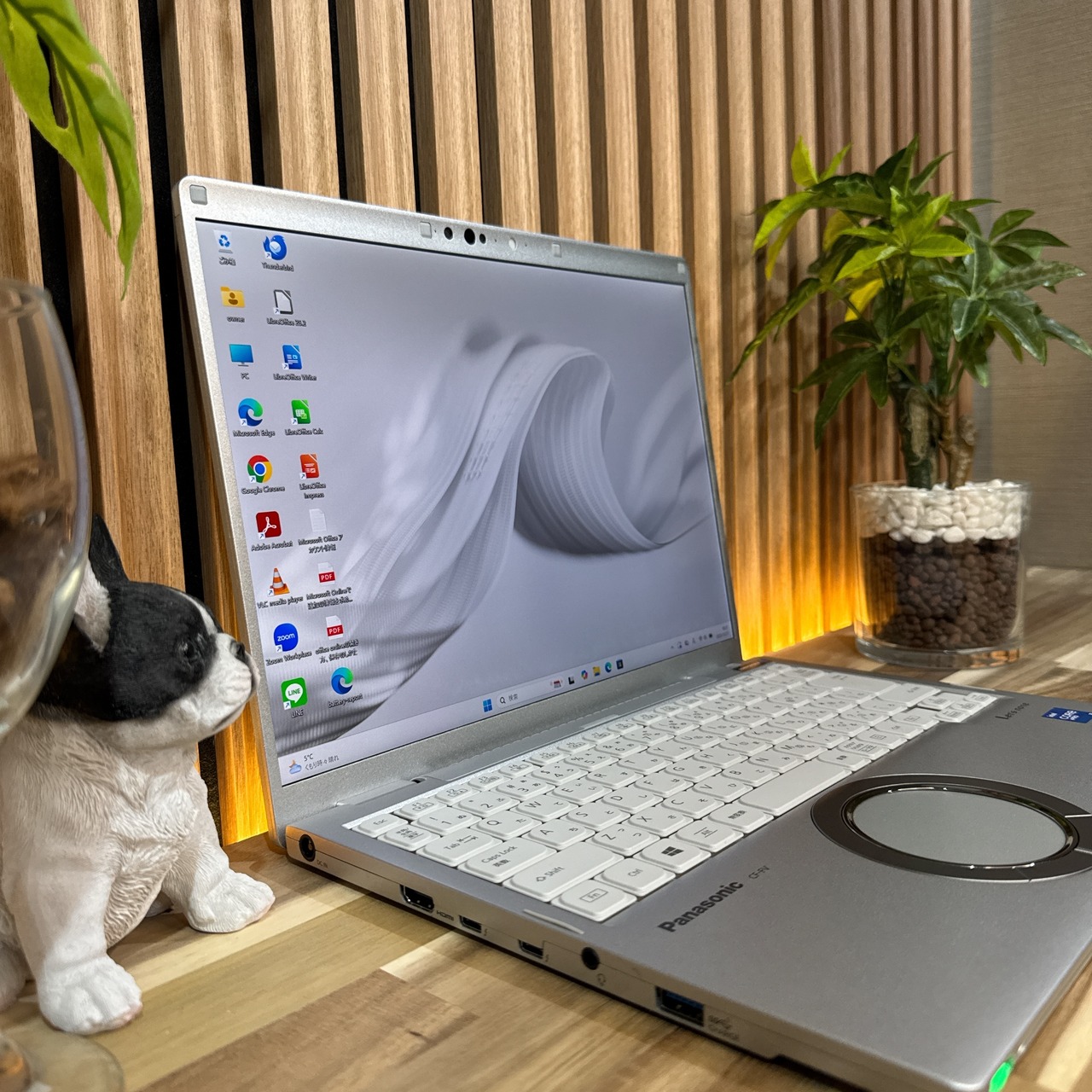 \ 公式ショップ限定価格❣️/ 極美品《2K高画質》Panasonic Let's note FV1 第11世代 14インチ SSD256GB ノートパソコン 安心サポート＆3ヶ月保証付き