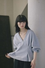 DU260712 Vneck Tuck Design Sweat