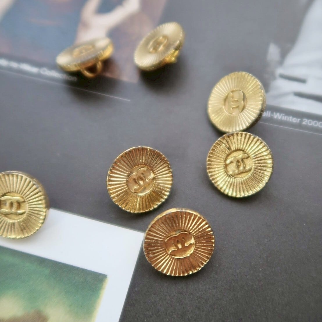 CHANEL ボタン VINTAGE CHANEL BUTTON】ミニインパクト ゴールドボタン 14mm C