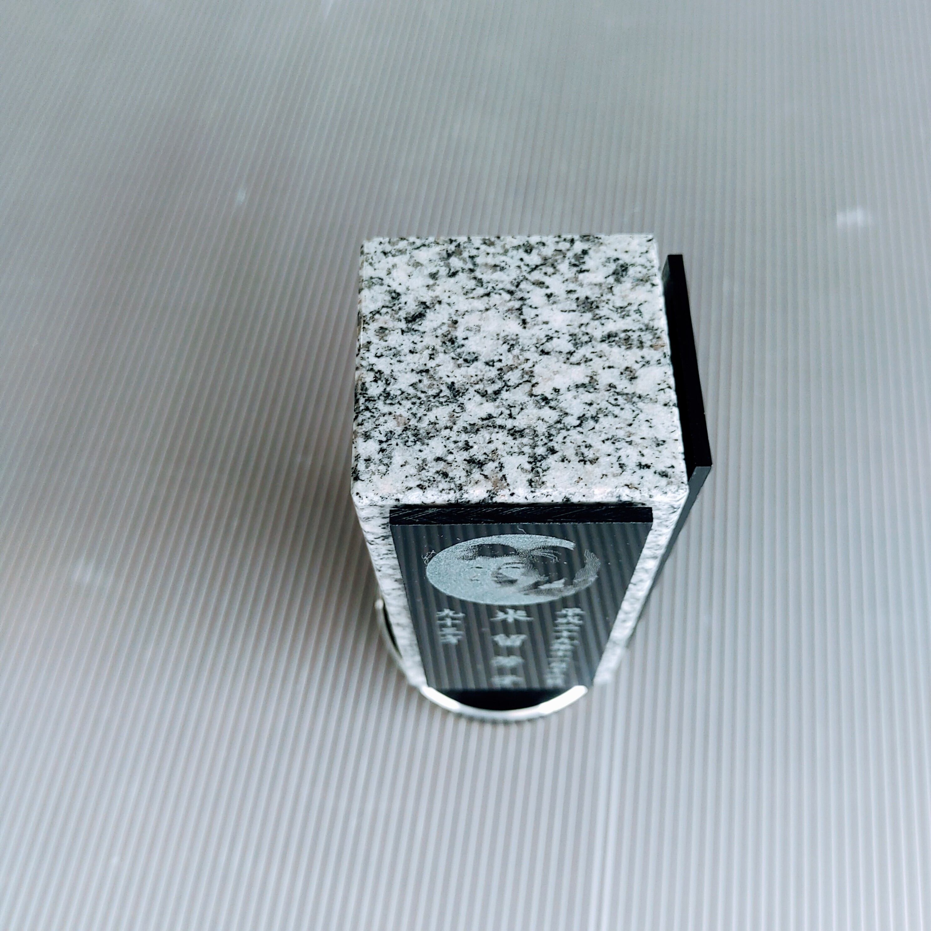 回転位牌　４人用悠想天回　4R50A白　２名様分