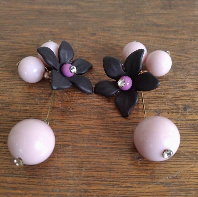 【SALE】黒いお花のピアス(vintage part)