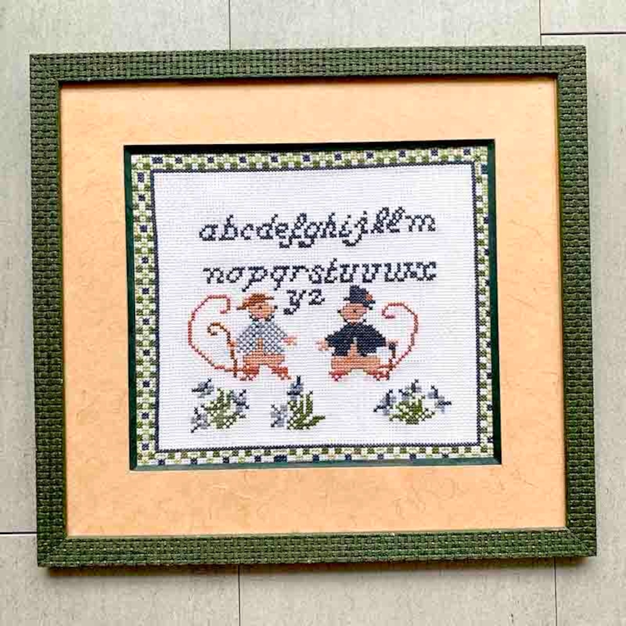 刺繍　クロスステッチ　額もの　イソップ　街のネズミ田舎のネズミ　アルファベットABC 12otcf72