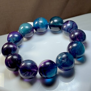8.希少な大玉！約18mm☆幻想的な色合い！ブルーパープルフローライト ブレスレット
