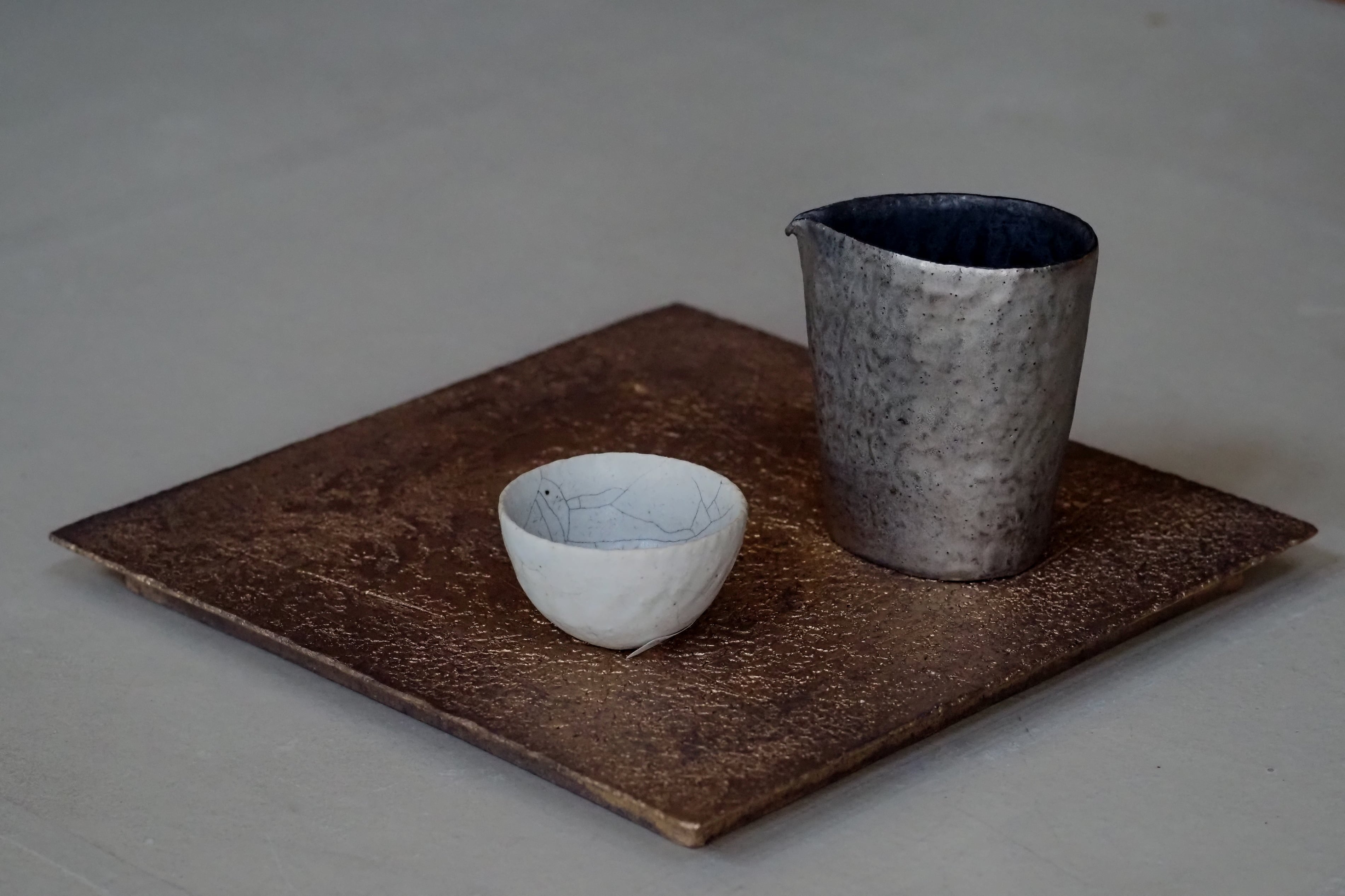 村上 躍 48. 金彩焼締角盤皿 | 陶屋なづな