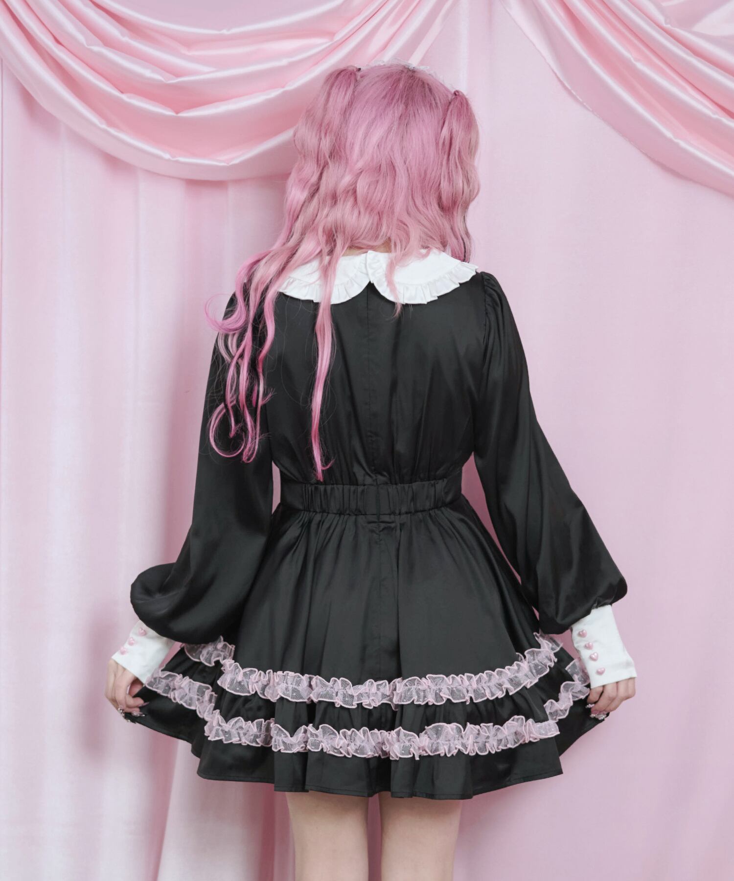 【美品】ピンクハウス★段々フリル♪ジップアップフーディパーカ サイズM  黒系 サテンリボンも♪無地 薄手 z18248 MA*RS】【2点SET】クロス刺繍3段フリルセットアップ - WHT/ブラック