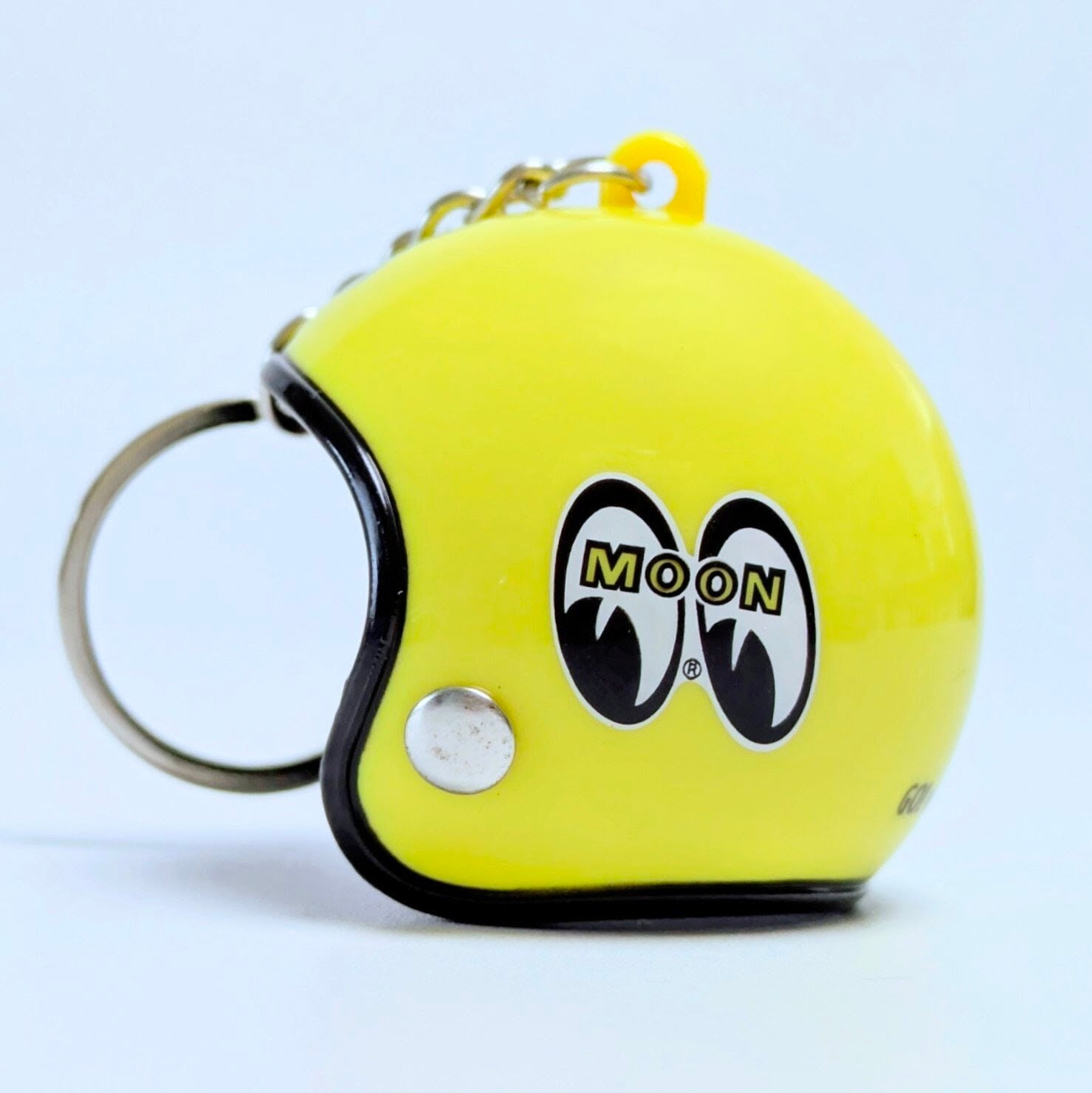 【 MOONEYES 】 MOON ヘルメットキーホルダー / バイクヘルメット / ホットロッド〚アメリカン雑貨 アメトイ〛