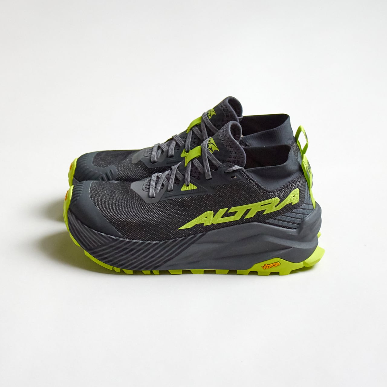 ALTRA(アルトラ)W OLYMPUS 275 (オリンパス 275) -BLACK/GRAY ウィメンズトレイルランニングシューズ 厚底 クッション性 グリップ力 安定感