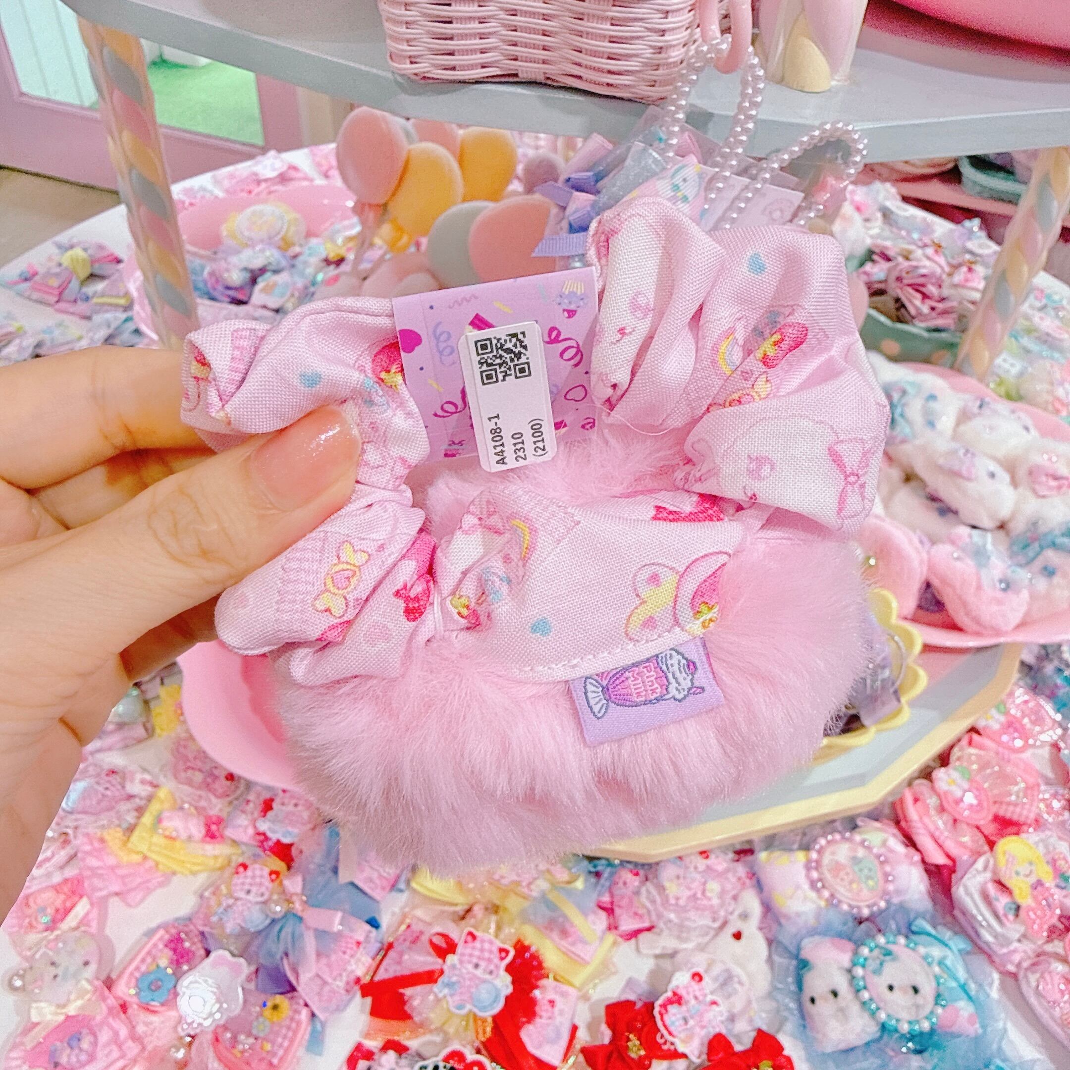 【A4】108-1ぬいぐるみ付きシュシュ
