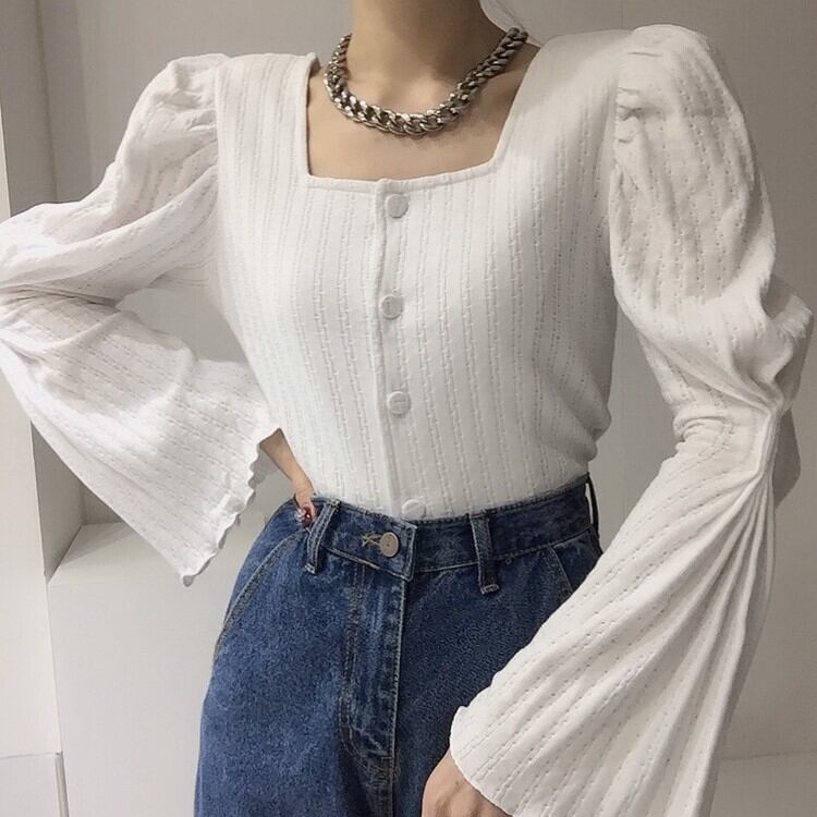 トップス レディース 3色 ニット 長袖 トランペットスリーブ スクエアネック フレア スリム 細身 プルオーバー ボタン 厚手 かわいい 大人可愛い きれいめ シンプル カジュアル 上品 エレガント おしゃれ 綺麗 おとな ナチュラル キュート ガーリー レトロ 華やか 無地 通勤 学生 通学 デート お出かけ 女子会 カフェ巡り 街歩き フリーサイズ ホワイト ブラック レッド 秋 冬 10代 20代 30代 ママ 韓国系 着回し 普段使い ファッション コーデ モテ トレンド 流行 送料無料