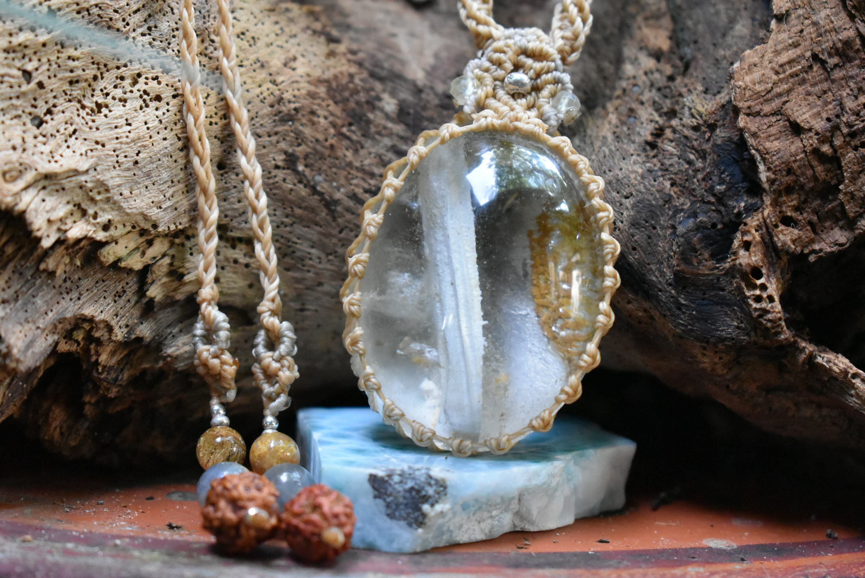 レアもの★大粒★究極ライン★ホワイト★ガーデンクォーツ マクラメペンダント garm042