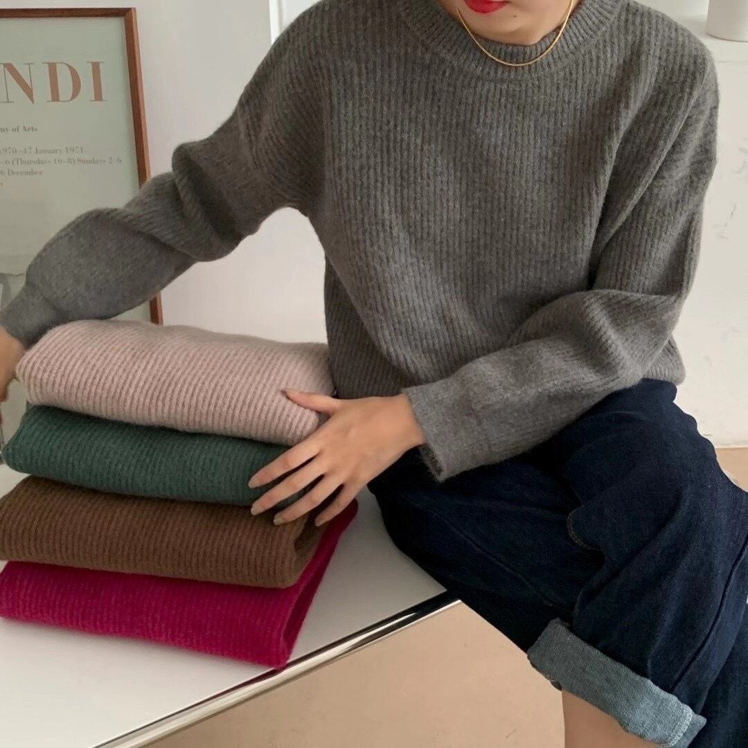 ラウンドネックリブニット