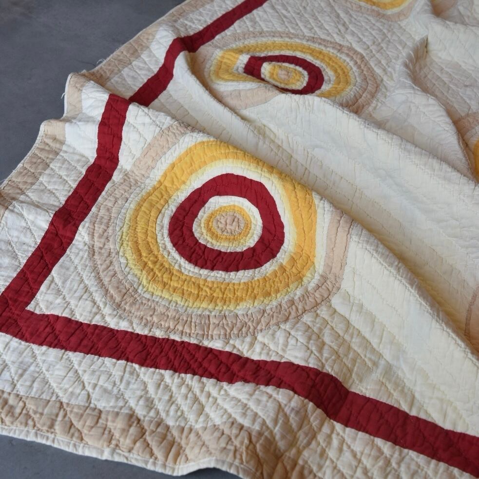 HANDMADE QUILT / GEOMETRIC PATTERN | BUFF STOCK YARD