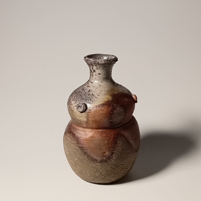 備前カセ窯変徳利 Bizen sake vessel