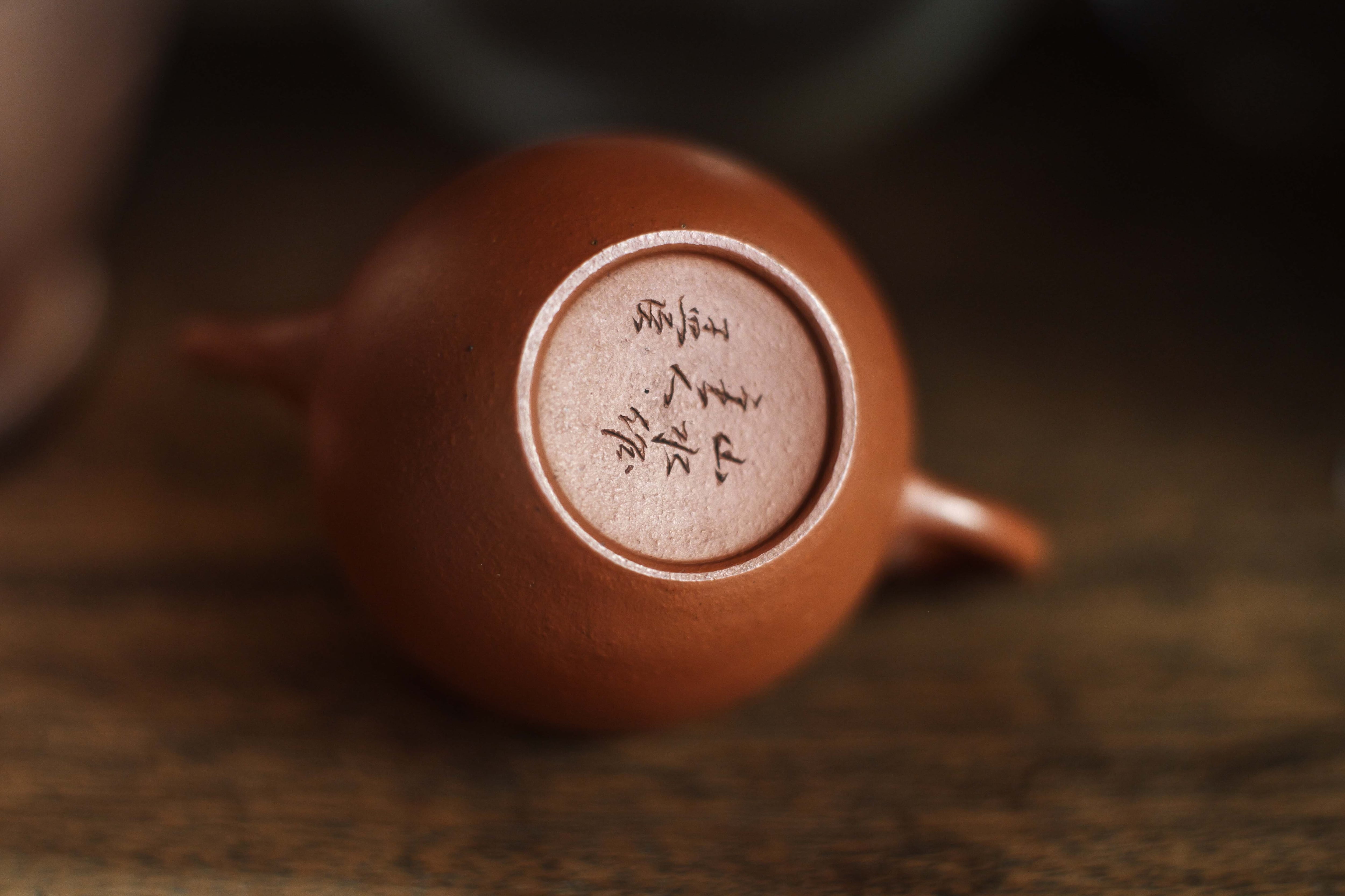 宜興紫砂壺「宮灯」（約100cc)・摹古・小煤窯朱泥 | 北白川糕糰店